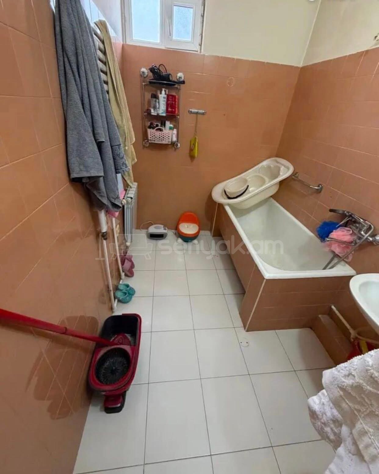 2 Սենյականոց Բնակարան Քարե Շենքում, 78քմ, 3/5 հարկ, Նորմալ Վիճակում, Կահավորված