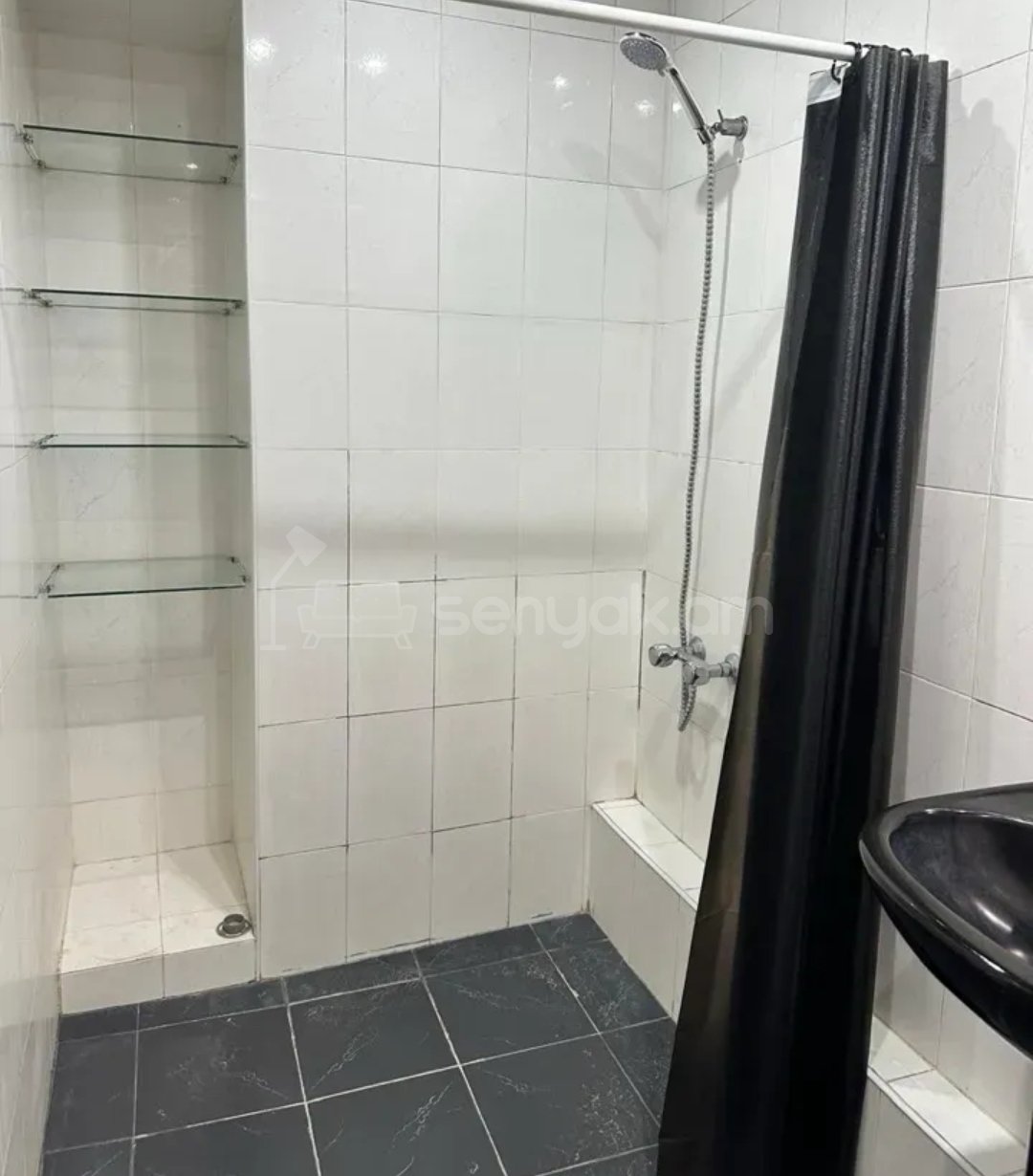 3 Սենյականոց Բնակարան Քարե Շենքում, 105քմ, 5/5 հարկ, Նորմալ Վիճակում