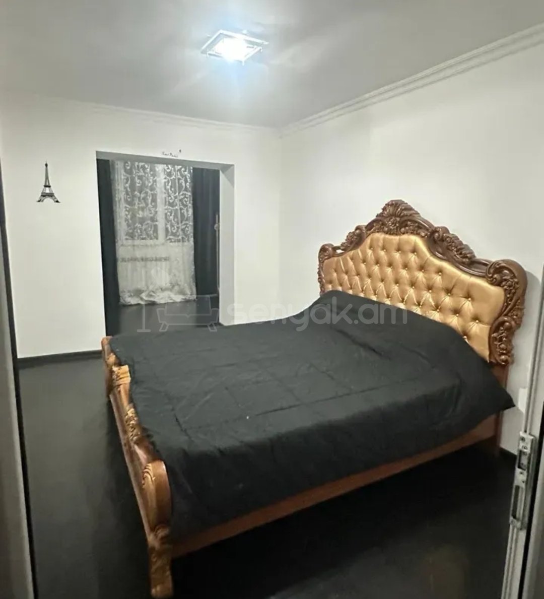 3 Սենյականոց Բնակարան Քարե Շենքում, 105քմ, 5/5 հարկ, Նորմալ Վիճակում