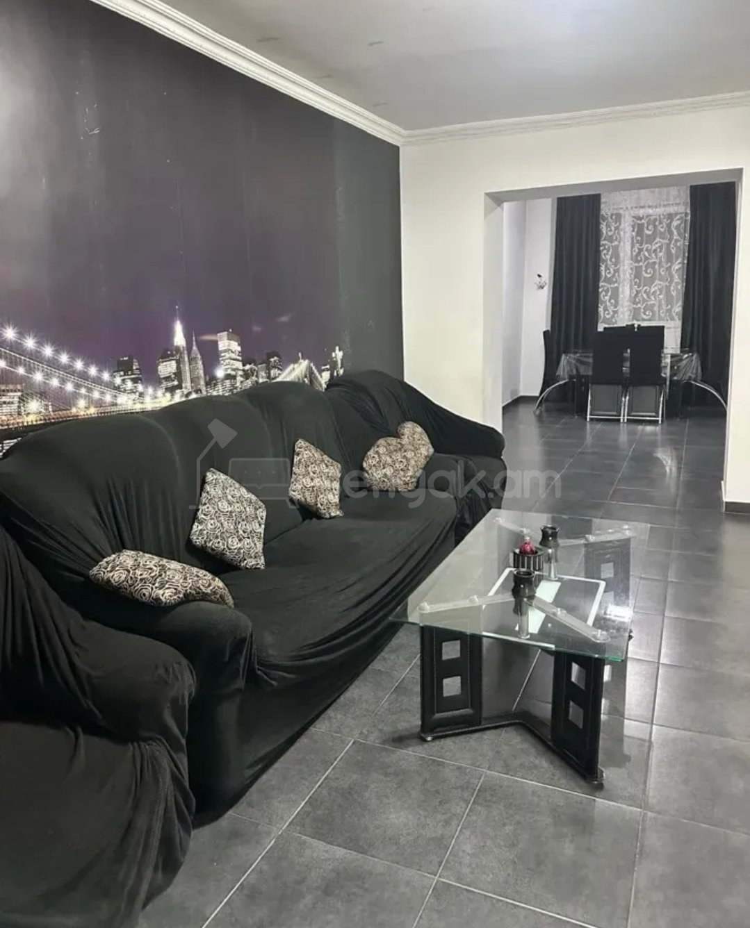 3 Սենյականոց Բնակարան Քարե Շենքում, 105քմ, 5/5 հարկ, Նորմալ Վիճակում