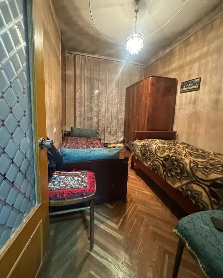 2 Սենյականոց Բնակարան Քարե Շենքում, 65քմ, 5/5 հարկ, Պետական Վիճակում