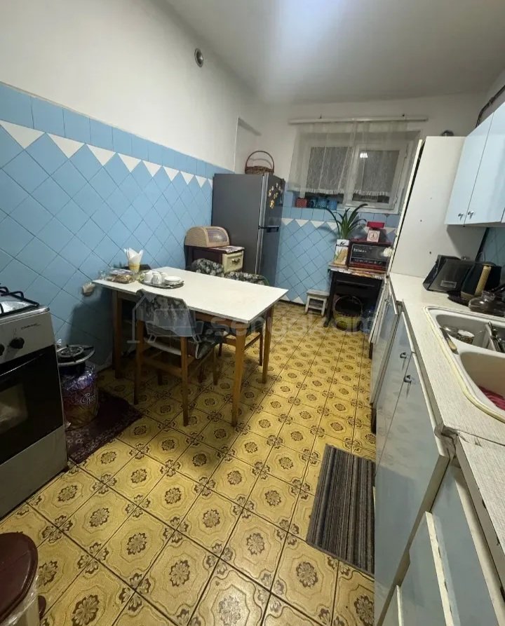 2 Սենյականոց Բնակարան Քարե Շենքում, 65քմ, 5/5 հարկ, Պետական Վիճակում