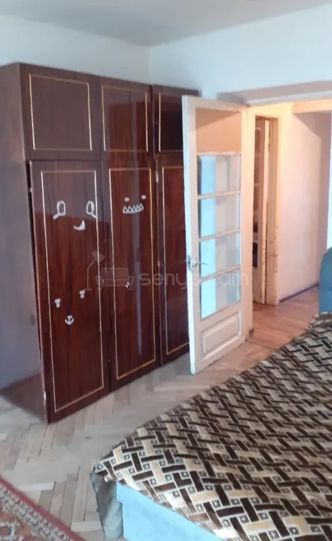 3 Սենյականոց Բնակարան Քարե Շենքում, 89քմ, 4/4 հարկ, Նորմալ Վիճակում, Կահավորված, Արևկող