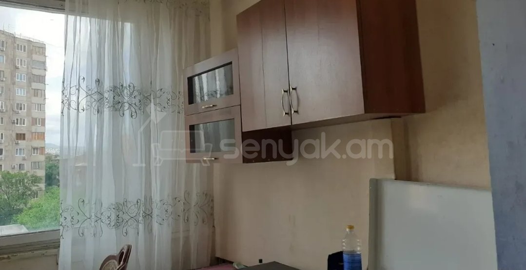 3 Սենյականոց Բնակարան Քարե Շենքում, 89քմ, 4/4 հարկ, Նորմալ Վիճակում, Կահավորված, Արևկող