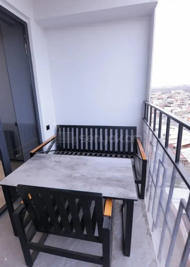 3 Սենյականոց Բնակարան, 80քմ, 10/10 հարկ, Դիզայներական Վերանորոգված, Կահավորված