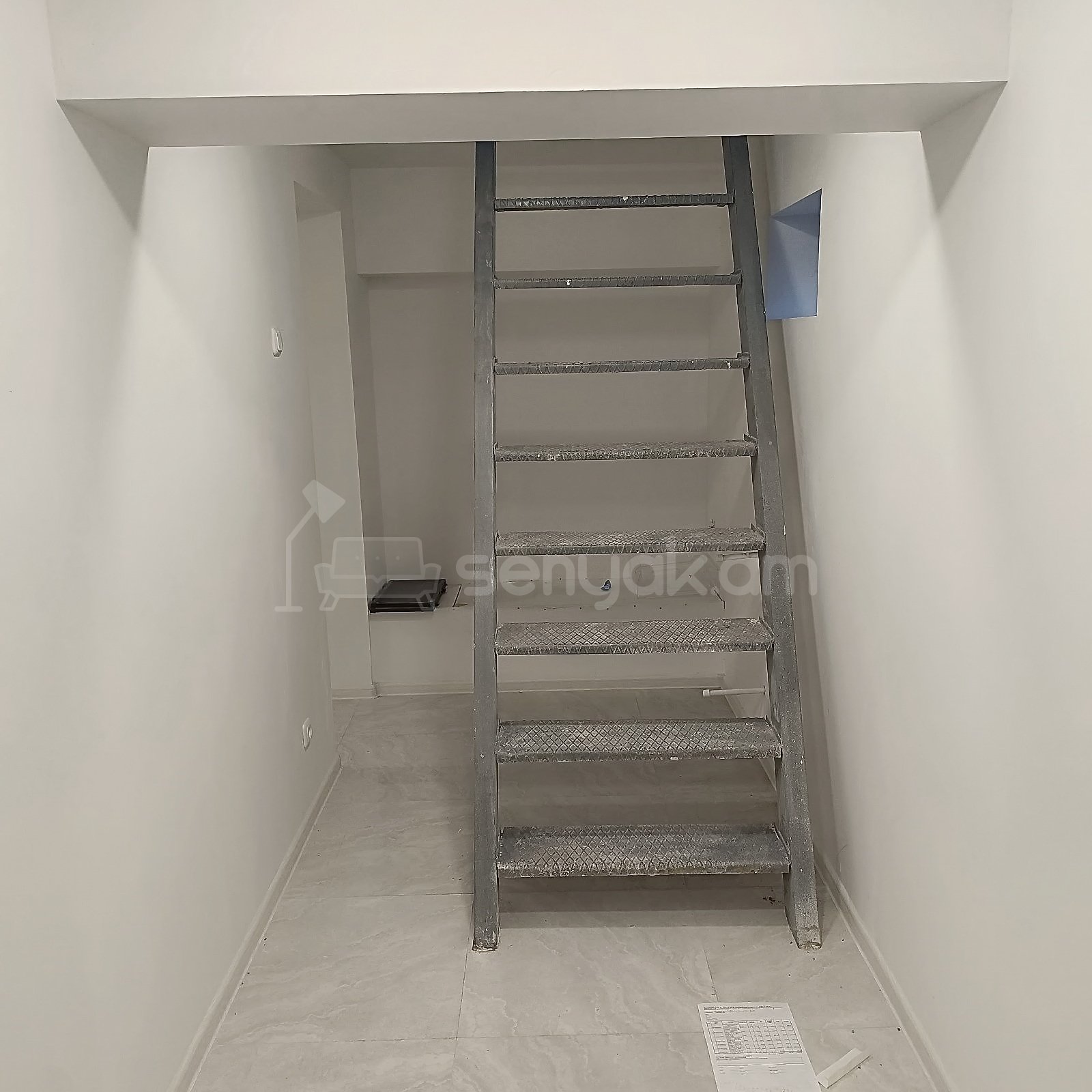 2 Սենյականոց Բնակարան Քարե Շենքում, 43քմ, 1/5 հարկ, Կապիտալ Վերանորոգված