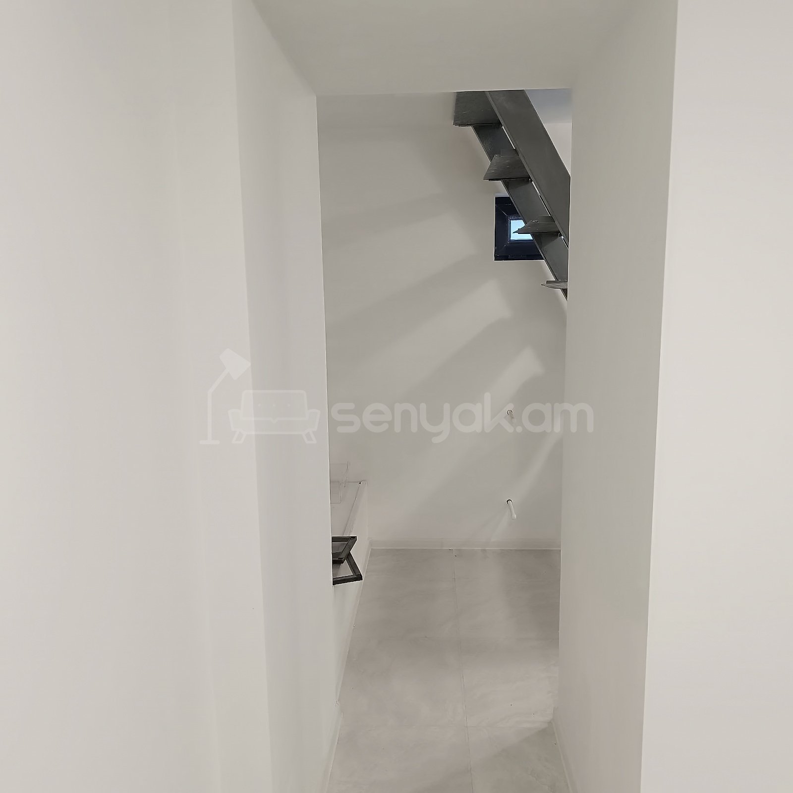 2 Սենյականոց Բնակարան Քարե Շենքում, 43քմ, 1/5 հարկ, Կապիտալ Վերանորոգված