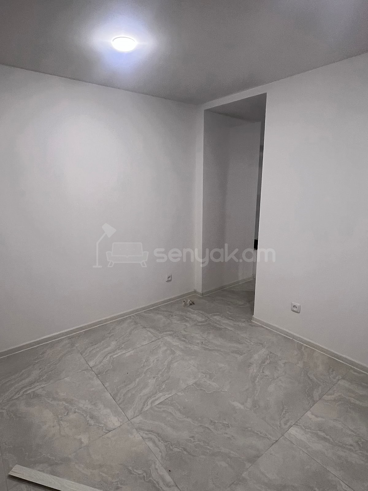 2 Սենյականոց Բնակարան Քարե Շենքում, 43քմ, 1/5 հարկ, Կապիտալ Վերանորոգված