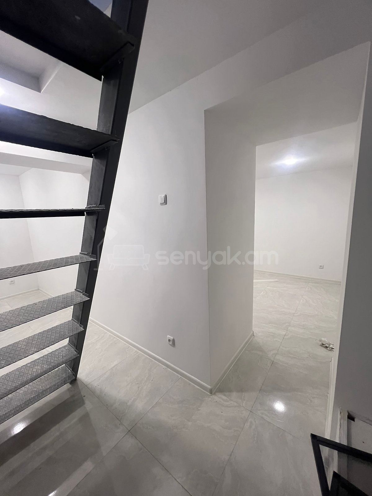 2 Սենյականոց Բնակարան Քարե Շենքում, 43քմ, 1/5 հարկ, Կապիտալ Վերանորոգված