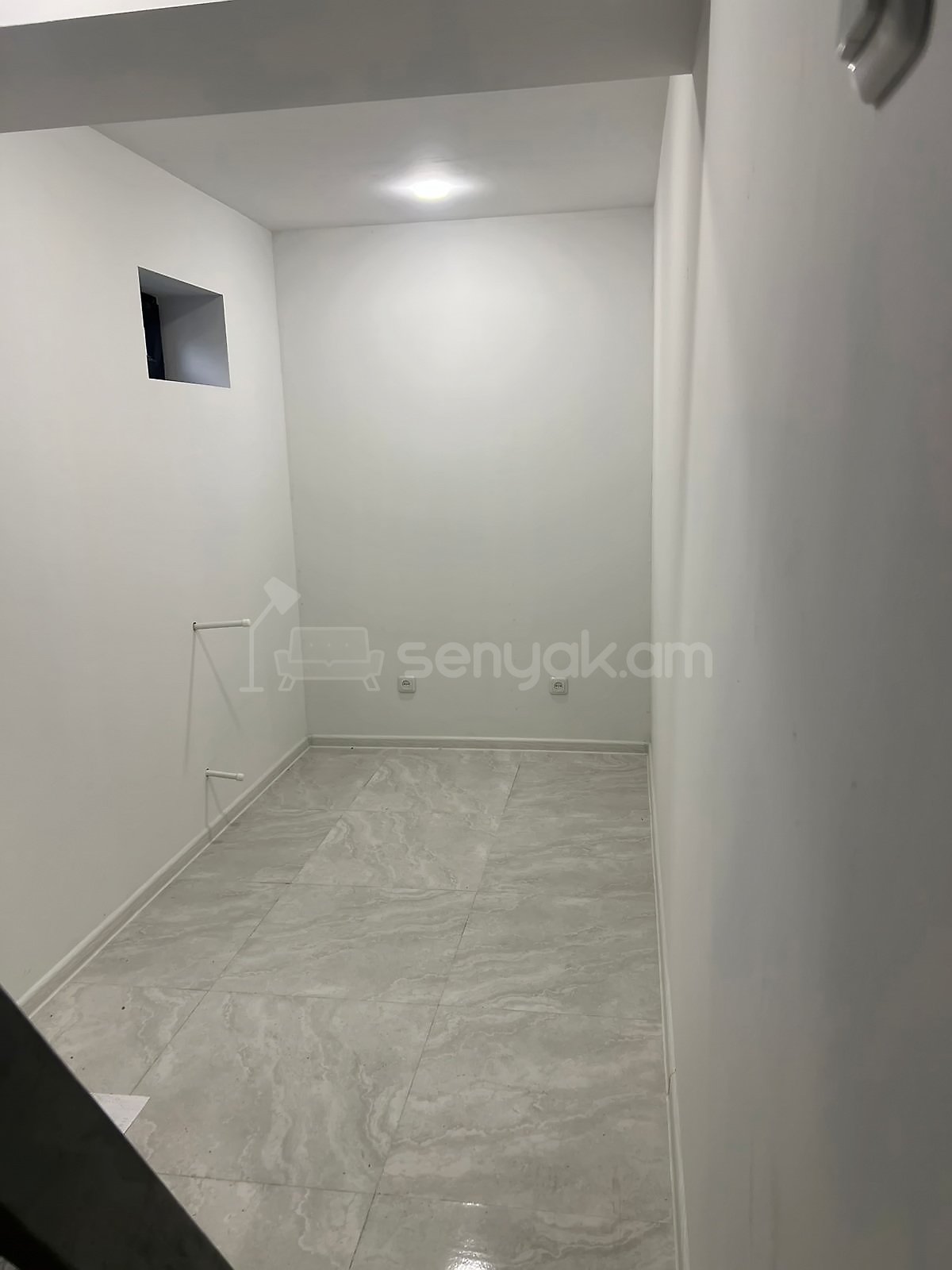 2 Սենյականոց Բնակարան Քարե Շենքում, 43քմ, 1/5 հարկ, Կապիտալ Վերանորոգված