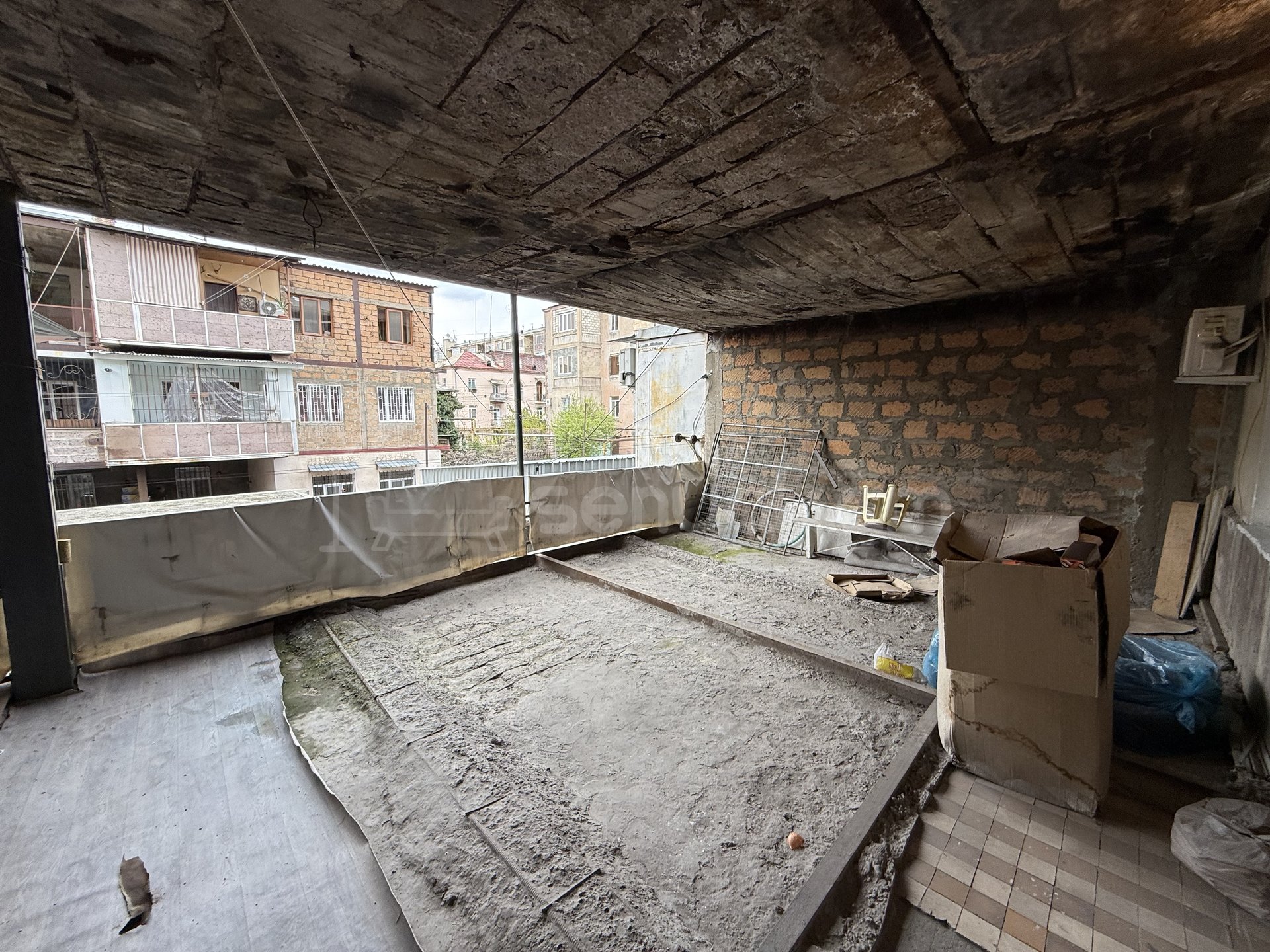 2 Սենյականոց Բնակարան Քարե Շենքում, 54քմ, 2/5 հարկ, Նորմալ Վիճակում