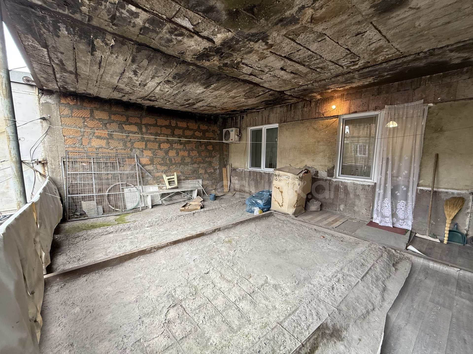 2 Սենյականոց Բնակարան Քարե Շենքում, 54քմ, 2/5 հարկ, Նորմալ Վիճակում