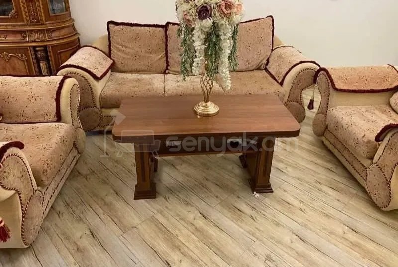 2 Սենյականոց Բնակարան Քարե Շենքում, 10քմ, 2/2 հարկ, Նորմալ Վիճակում, Կահավորված