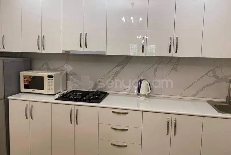 2 Սենյականոց Բնակարան Քարե Շենքում, 10քմ, 2/2 հարկ, Նորմալ Վիճակում, Կահավորված