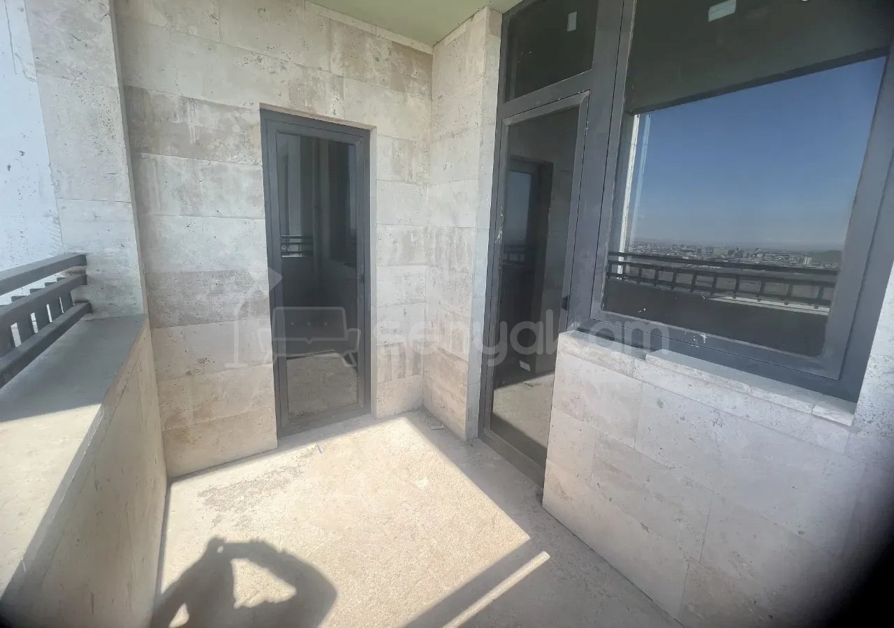 4 Սենյականոց Բնակարան Նորակառույցում, 131քմ, 16/18 հարկ, Զրոյական Վիճակում