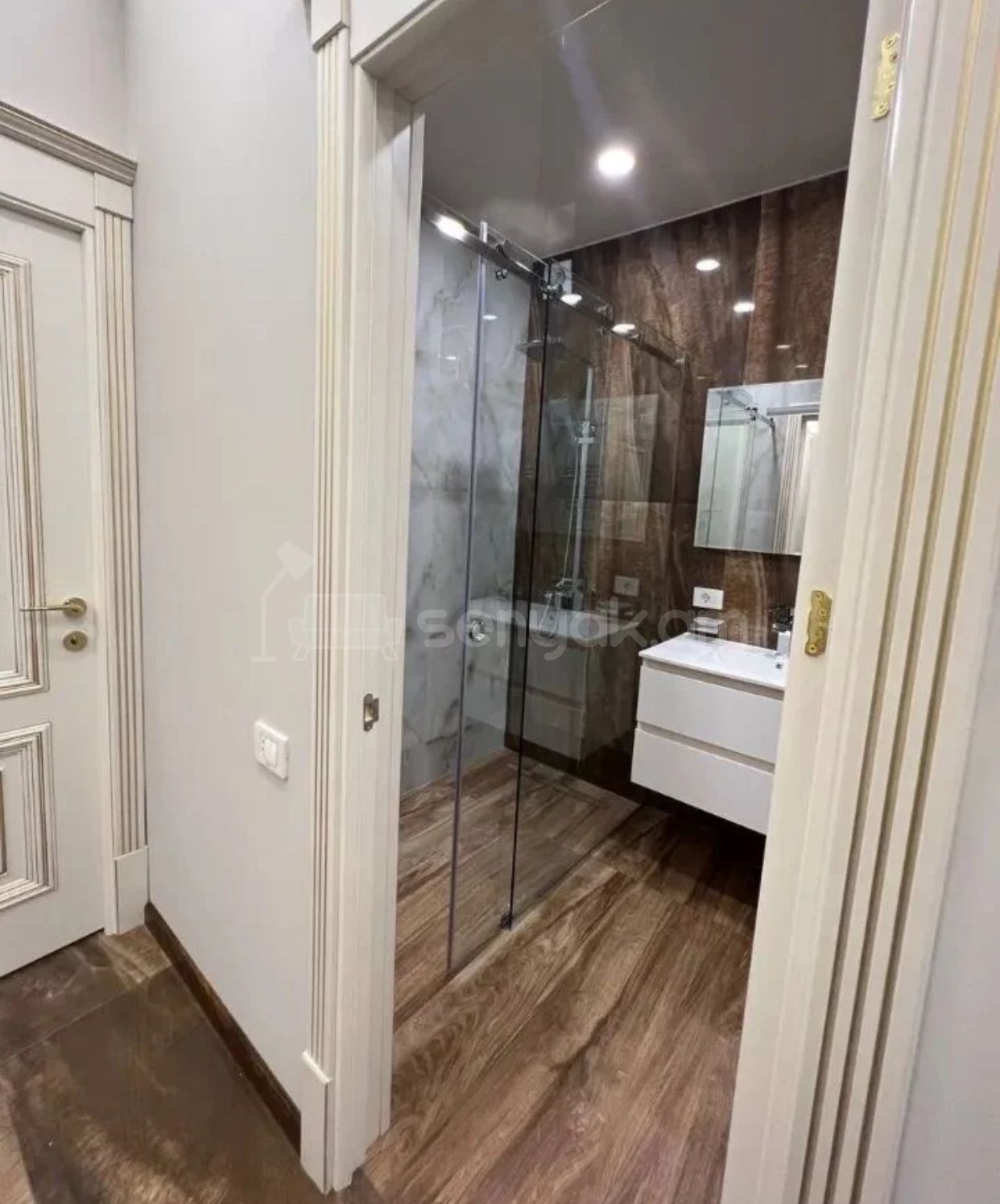 3 Սենյականոց Բնակարան, 100քմ, 4/5 հարկ, Դիզայներական Վերանորոգված, Կահավորված, Արևկող