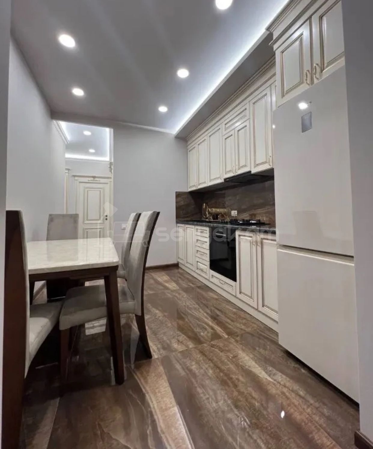 3 Սենյականոց Բնակարան, 100քմ, 4/5 հարկ, Դիզայներական Վերանորոգված, Կահավորված, Արևկող