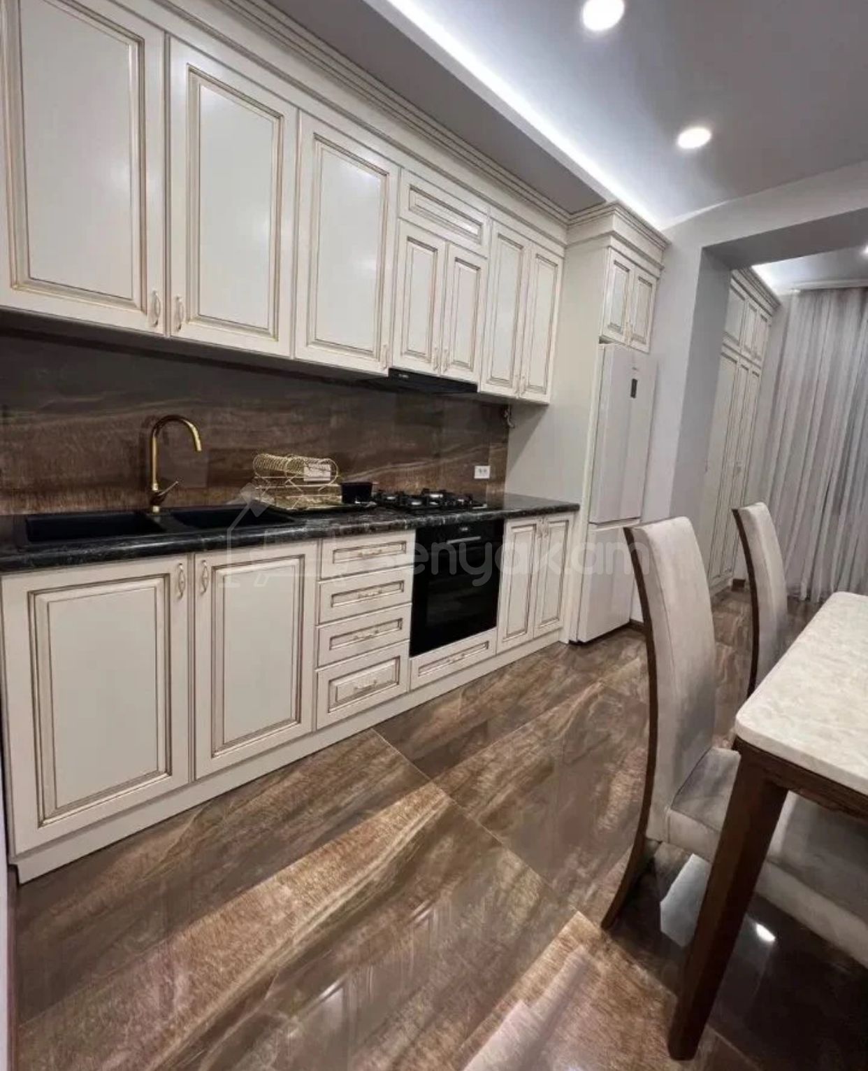 3 Սենյականոց Բնակարան, 100քմ, 4/5 հարկ, Դիզայներական Վերանորոգված, Կահավորված, Արևկող