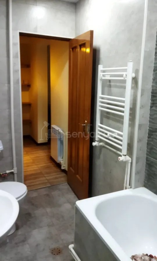 1 Սենյականոց Բնակարան Քարե Շենքում, 50քմ, 2/9 հարկ, Կապիտալ Վերանորոգված, Կահավորված