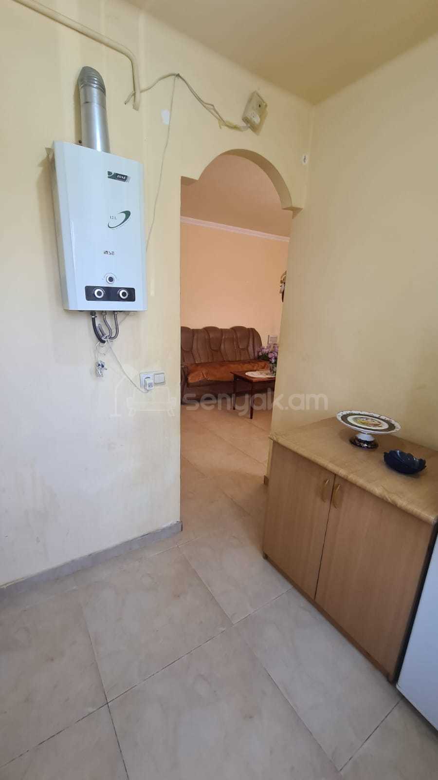 1 Սենյականոց Բնակարան, 40քմ, 2/4 հարկ, Կոսմետիկ Վերանորոգված