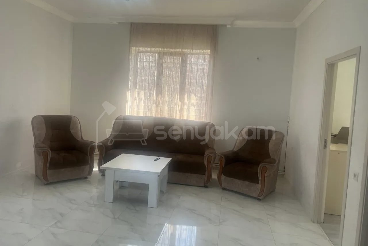 3 Սենյականոց Բնակարան Քարե Շենքում, 70քմ, 1/1 հարկ, Կապիտալ Վերանորոգված, Կահավորված, Արևկող