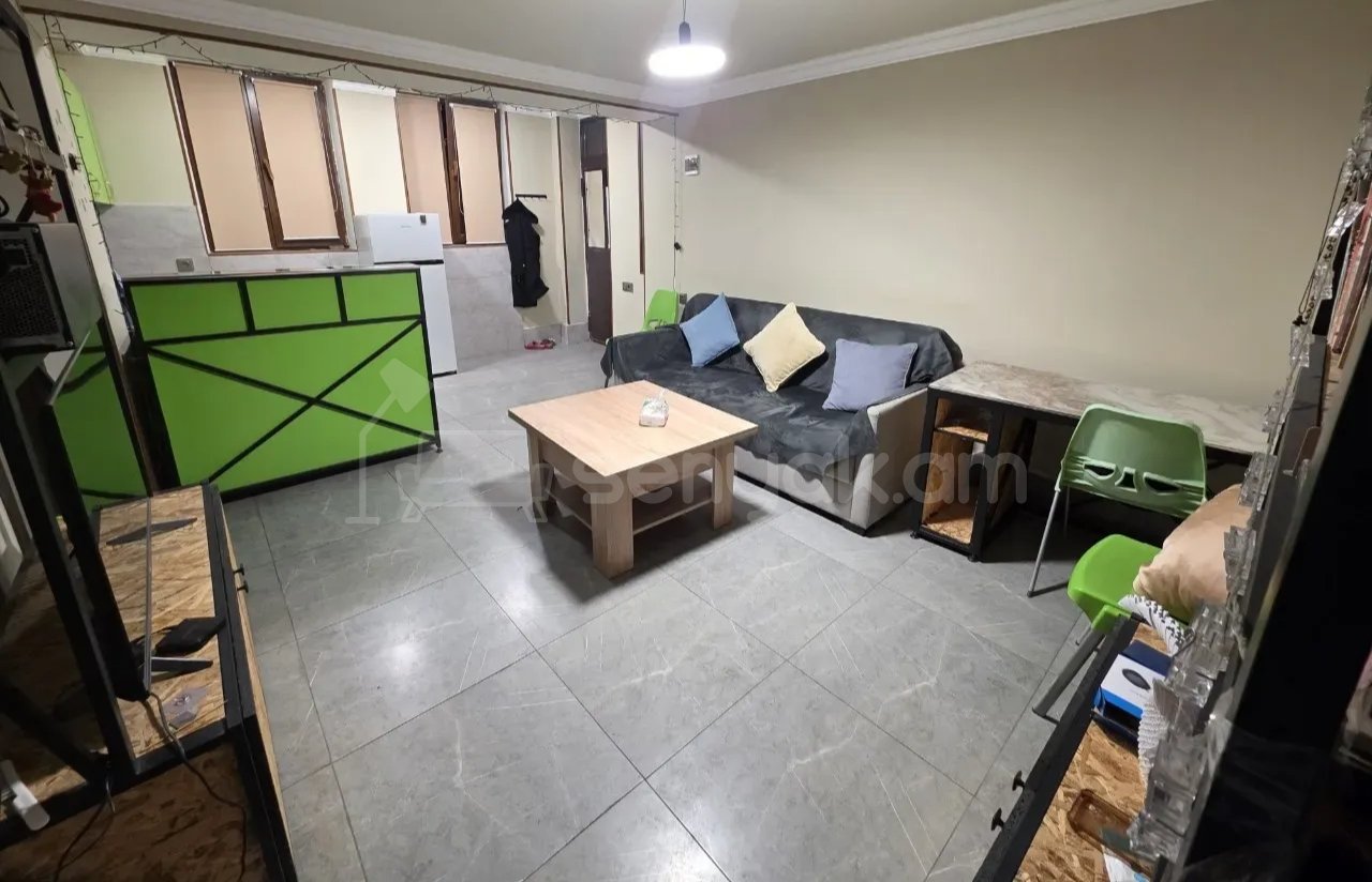 2 Սենյականոց Բնակարան Քարե Շենքում, 64քմ, 3/5 հարկ, Կապիտալ Վերանորոգված, Կահավորված