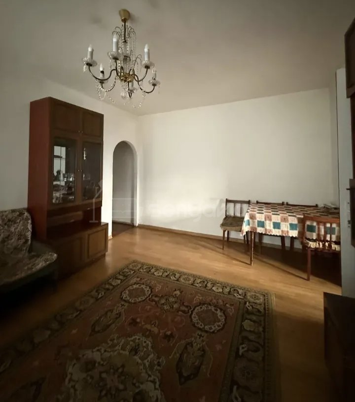 1 Սենյականոց Բնակարան Քարե Շենքում, 56քմ, 3/5 հարկ, Նորմալ Վիճակում, Կահավորված