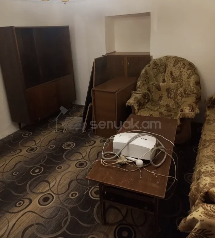 3 Սենյականոց Բնակարան Քարե Շենքում, 58քմ, 1/1 հարկ, Նորմալ Վիճակում, Կահավորված