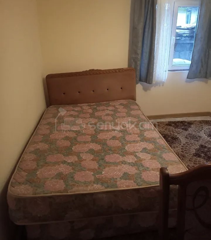 3 Սենյականոց Բնակարան Քարե Շենքում, 58քմ, 1/1 հարկ, Նորմալ Վիճակում, Կահավորված