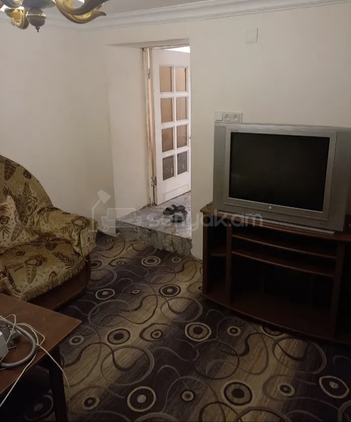 3 Սենյականոց Բնակարան Քարե Շենքում, 58քմ, 1/1 հարկ, Նորմալ Վիճակում, Կահավորված