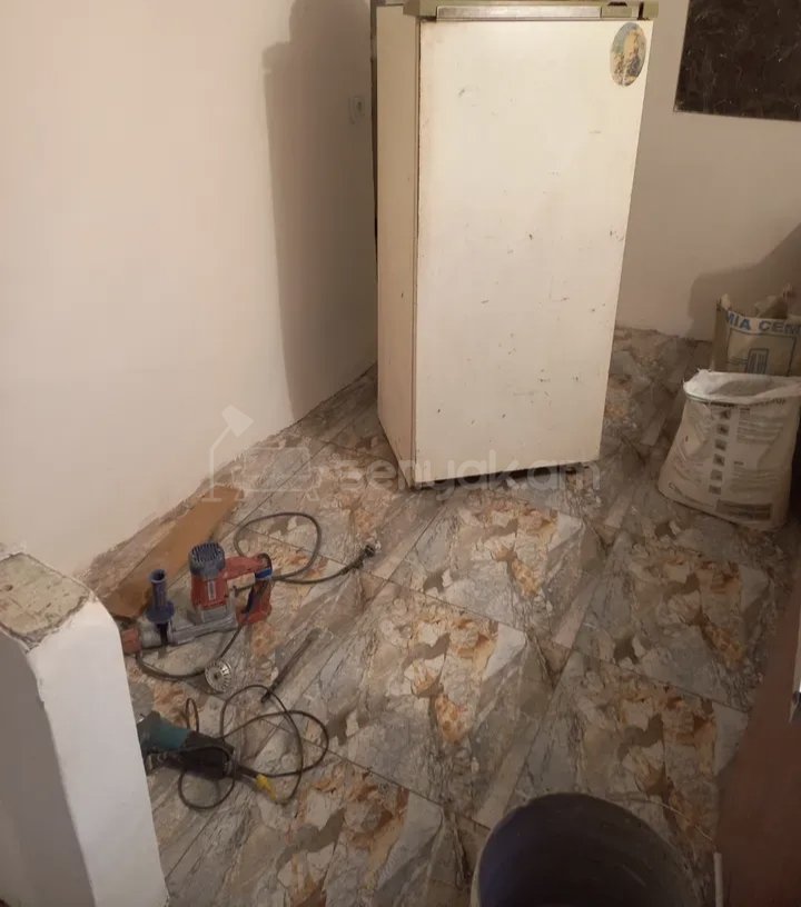 3 Սենյականոց Բնակարան Քարե Շենքում, 58քմ, 1/1 հարկ, Նորմալ Վիճակում, Կահավորված