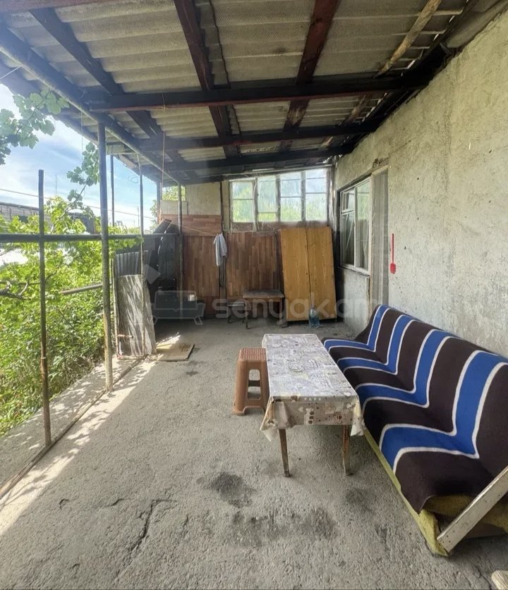 1 Սենյականոց Բնակարան Քարե Շենքում, 40քմ, 1/1 հարկ, Նորմալ Վիճակում, Կահավորված