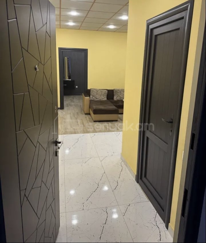 3 Սենյականոց Բնակարան Քարե Շենքում, 68քմ, 1/1 հարկ, Կապիտալ Վերանորոգված, Կահավորված