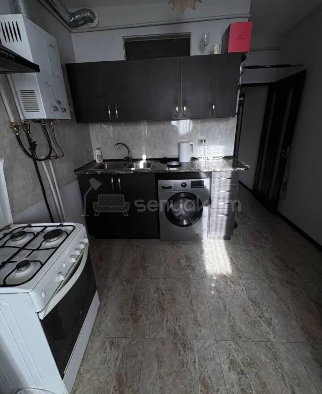 2 Սենյականոց Բնակարան Քարե Շենքում, 50քմ, 3/4 հարկ, Կապիտալ Վերանորոգված, Կահավորված