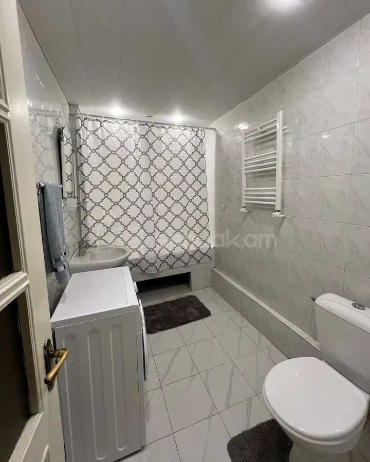 2 Սենյականոց Բնակարան Քարե Շենքում, 60քմ, 4/6 հարկ, Կապիտալ Վերանորոգված