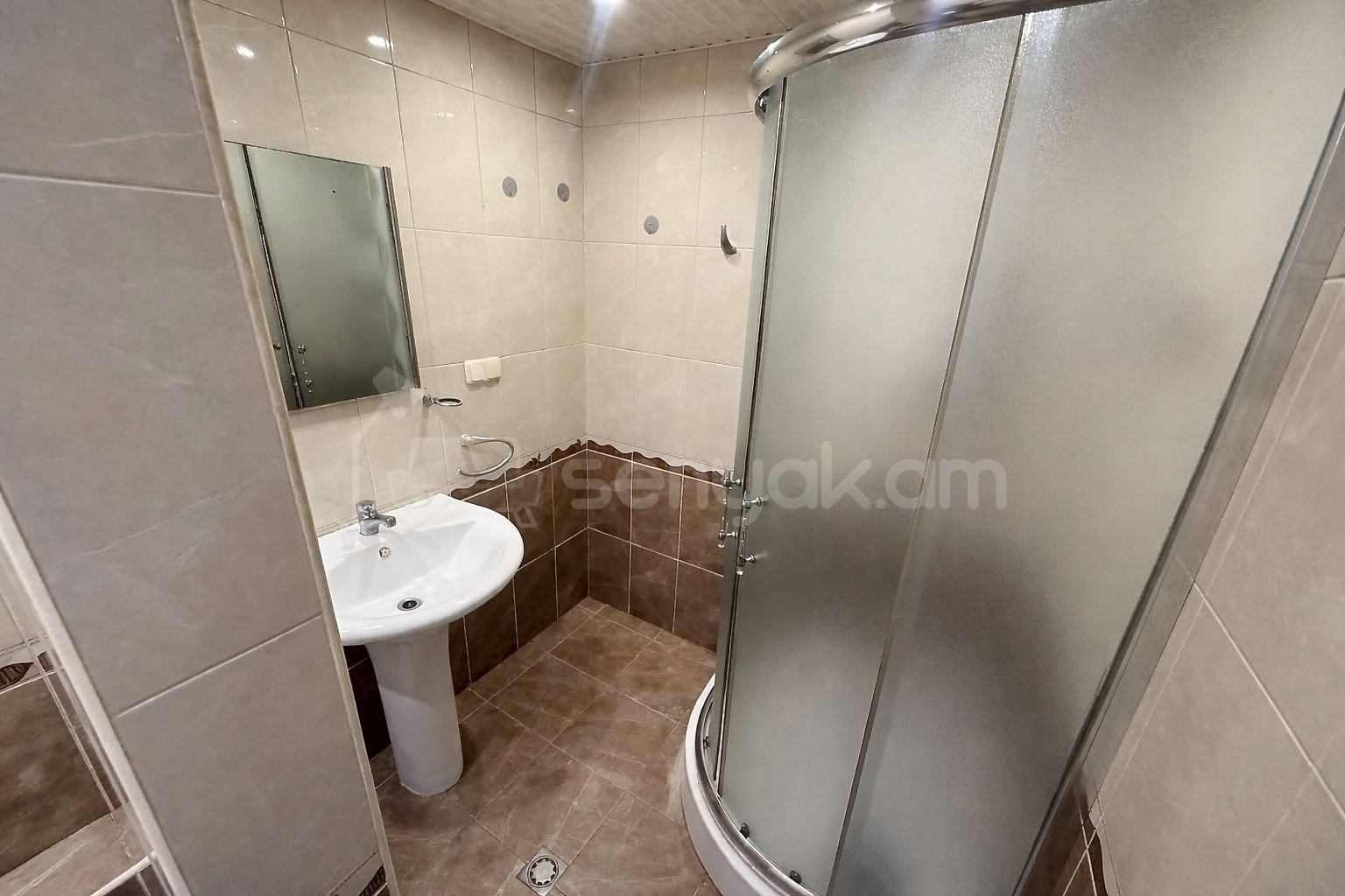 4 Սենյականոց Բնակարան, 91քմ, 7/9 հարկ, Նորմալ Վիճակում