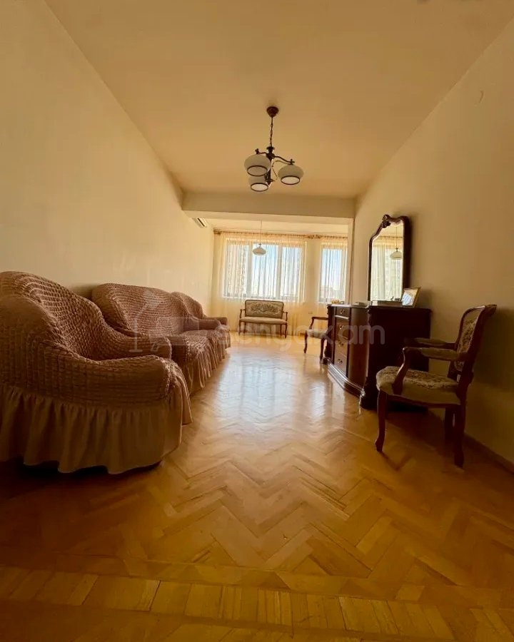 3 Սենյականոց Բնակարան Քարե Շենքում, 78քմ, 3/5 հարկ, Նորմալ Վիճակում