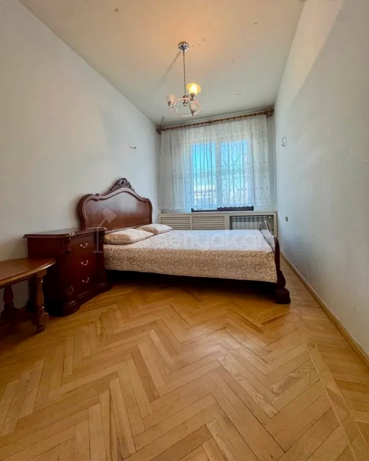 3 Սենյականոց Բնակարան Քարե Շենքում, 78քմ, 3/5 հարկ, Նորմալ Վիճակում