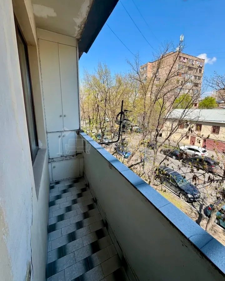 3 Սենյականոց Բնակարան Քարե Շենքում, 78քմ, 3/5 հարկ, Նորմալ Վիճակում