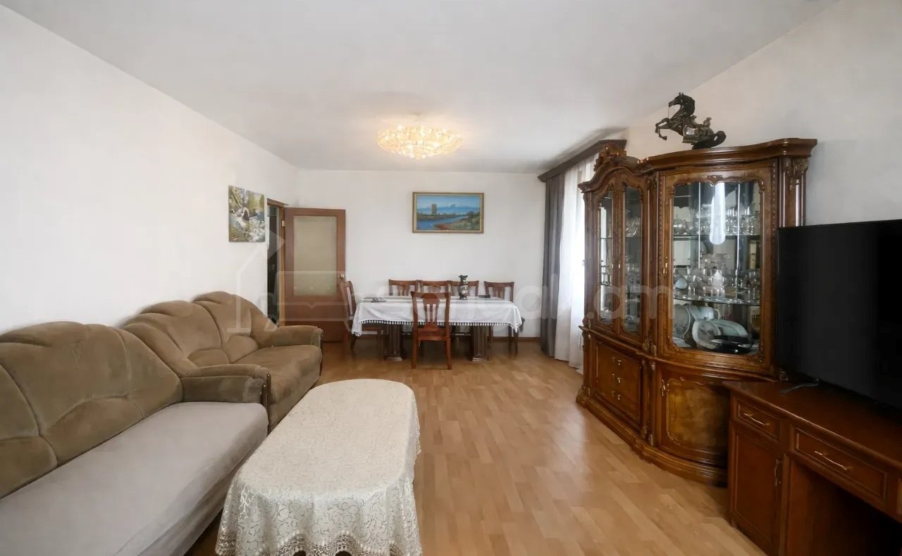 3 Սենյականոց Բնակարան, 85քմ, 3/10 հարկ, Կապիտալ Վերանորոգված