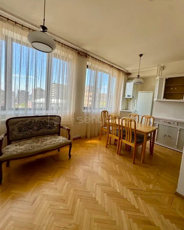 3 Սենյականոց Բնակարան Քարե Շենքում, 78քմ, 3/5 հարկ, Կապիտալ Վերանորոգված