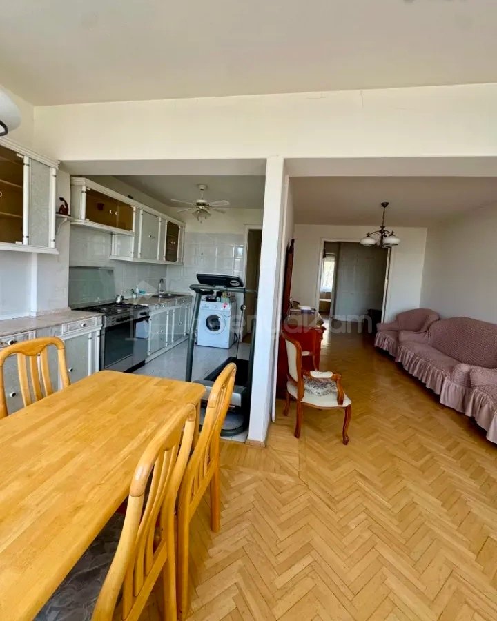 3 Սենյականոց Բնակարան Քարե Շենքում, 78քմ, 3/5 հարկ, Կապիտալ Վերանորոգված