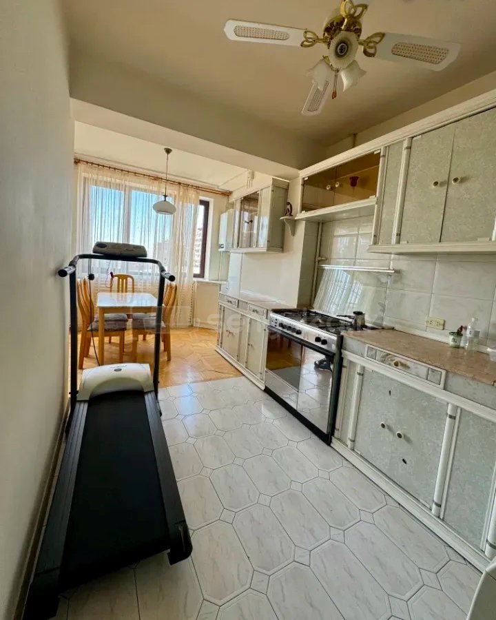 3 Սենյականոց Բնակարան Քարե Շենքում, 78քմ, 3/5 հարկ, Կապիտալ Վերանորոգված