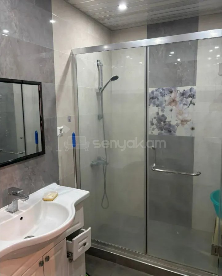 3 Սենյականոց Բնակարան, 120քմ, 3/16 հարկ, Նորմալ Վիճակում, Կահավորված