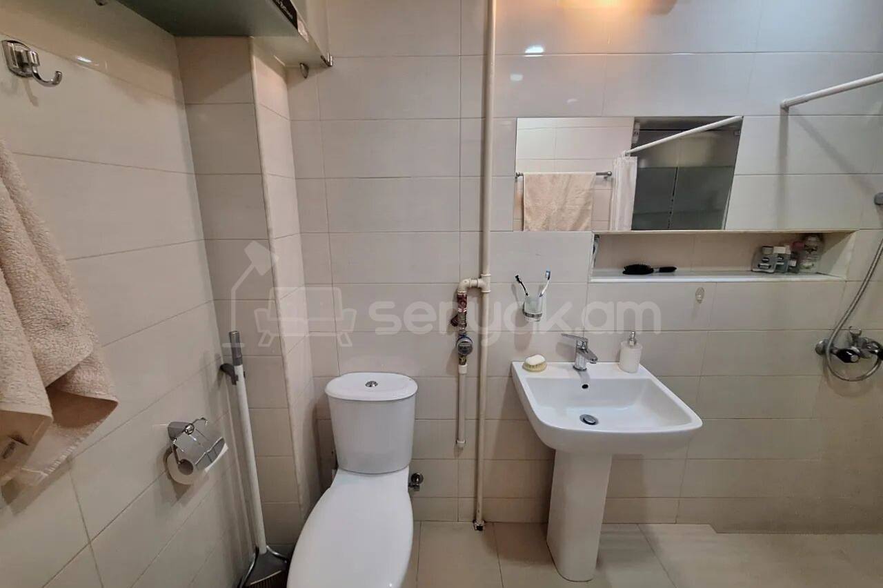 2 Սենյականոց Բնակարան Քարե Շենքում, 70քմ, 4/5 հարկ, Կապիտալ Վերանորոգված, Կահավորված, Արևկող