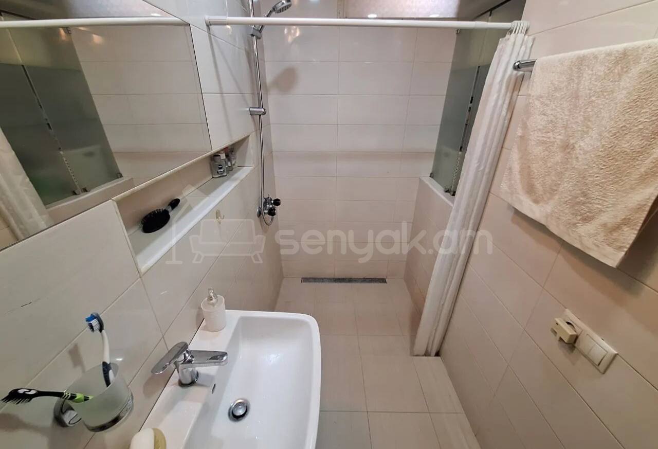 2 Սենյականոց Բնակարան Քարե Շենքում, 70քմ, 4/5 հարկ, Կապիտալ Վերանորոգված, Կահավորված, Արևկող