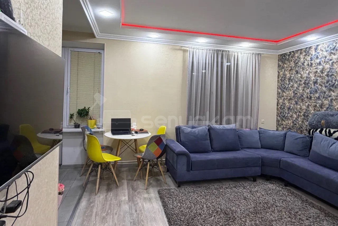 2 Սենյականոց Բնակարան Քարե Շենքում, 53քմ, 5/5 հարկ, Կապիտալ Վերանորոգված