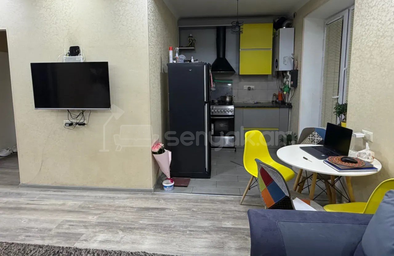 2 Սենյականոց Բնակարան Քարե Շենքում, 53քմ, 5/5 հարկ, Կապիտալ Վերանորոգված