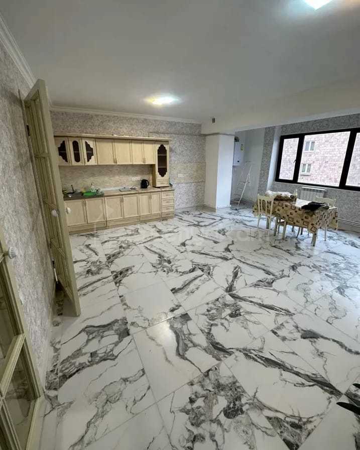 4 Սենյականոց Բնակարան Քարե Շենքում, 132քմ, 4/7 հարկ, Կապիտալ Վերանորոգված