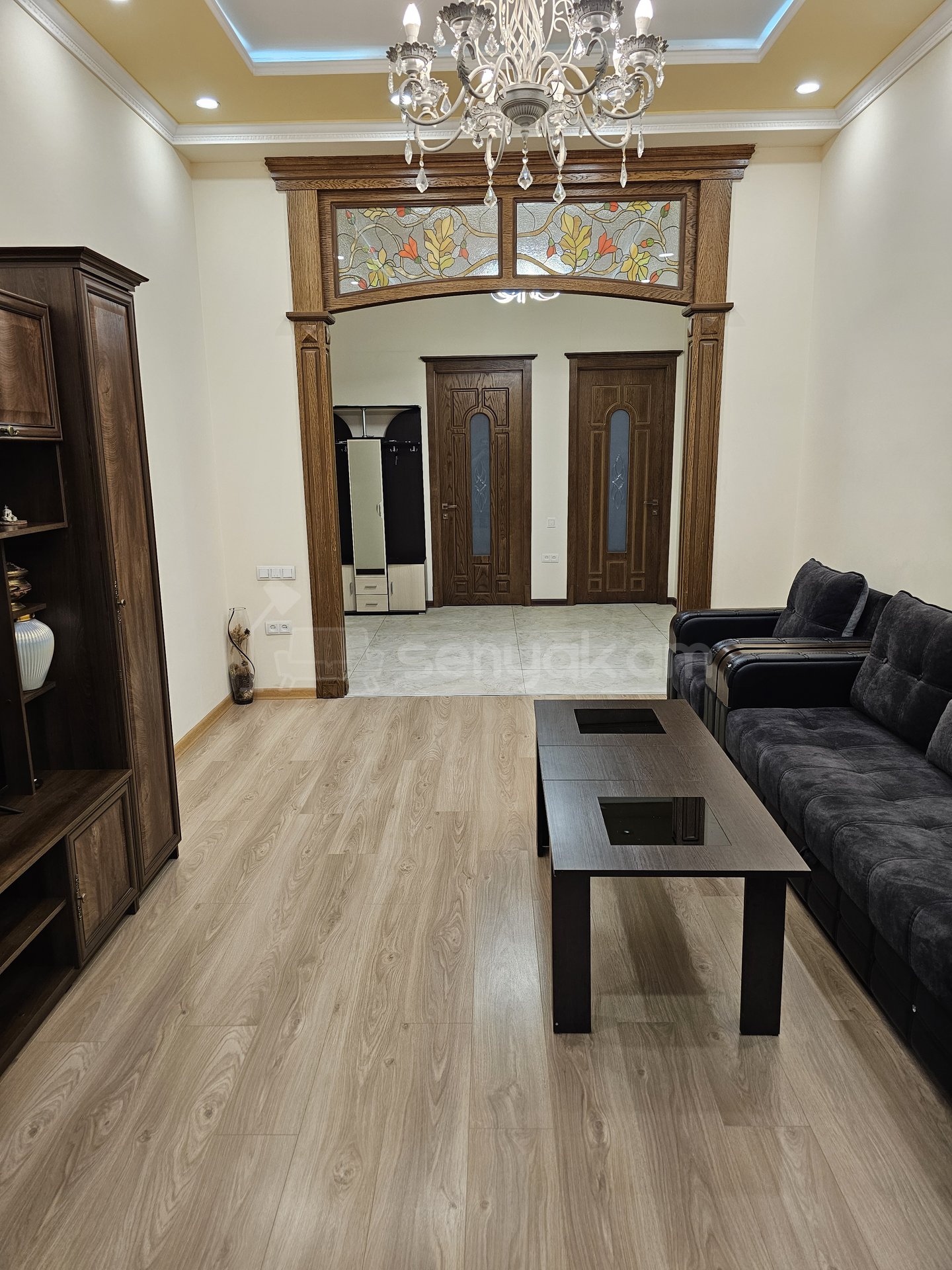 3 Սենյականոց Բնակարան Քարե Շենքում, 100քմ, 2/5 հարկ, Կապիտալ Վերանորոգված, Կահավորված